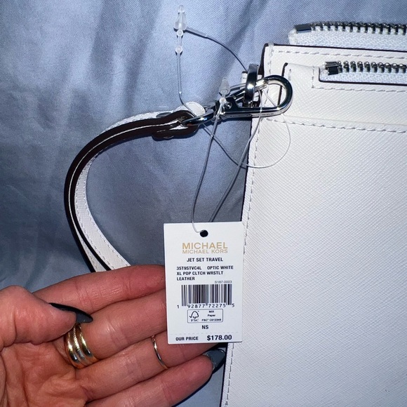 MICHAEL KORS: XL POP CLUTCH WRISTLET in Optic White Leather - Picture 2 of 6